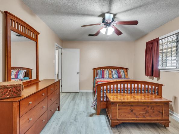 231 San Fernando Drive, Houston TX 77060