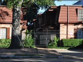 3401 Timmons Lane 12, Houston TX 77027