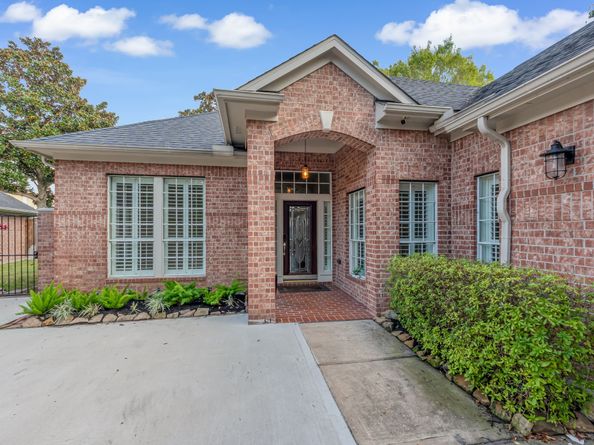 1119 Walden Hill Court, Houston TX 77077