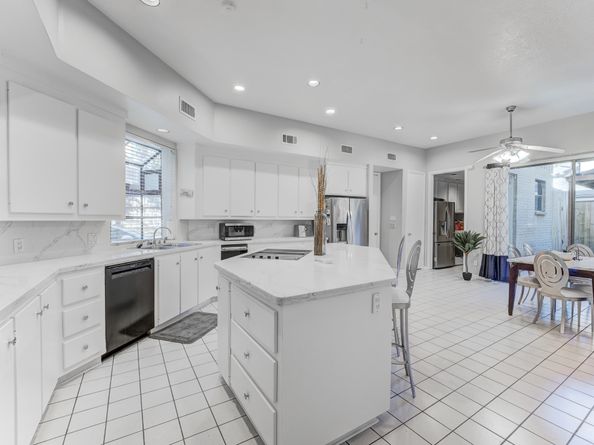 12007 Lakeway Court, Houston TX 77071