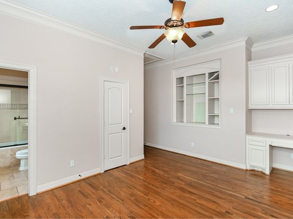 5411 Leopold Dr, Houston TX 77021