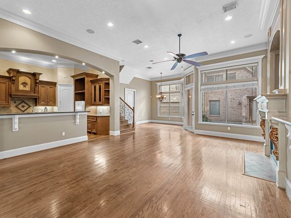 5411 Leopold Dr, Houston TX 77021