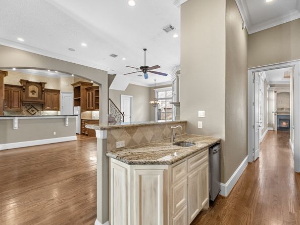 5411 Leopold Dr, Houston TX 77021