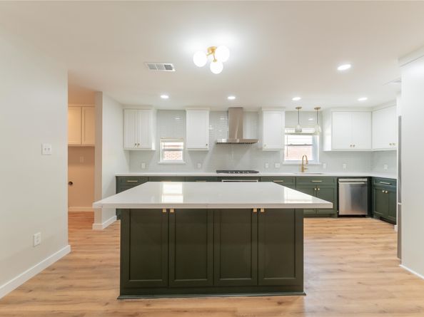 6119 S Braeswood Boulevard, Houston TX 77096