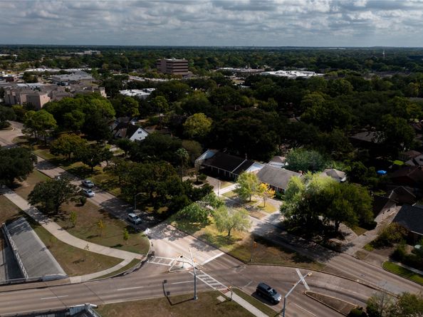 6119 S Braeswood Boulevard, Houston TX 77096