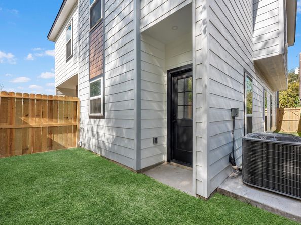 7802 Queen Street, Houston TX 77028