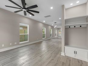 7802 Queen Street, Houston TX 77028