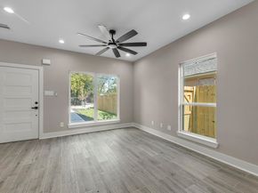 7802 Queen Street, Houston TX 77028