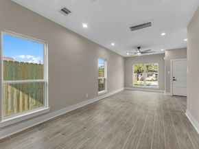 7802 Queen Street, Houston TX 77028