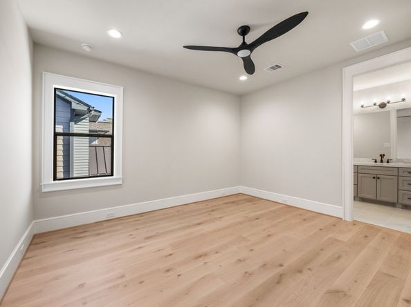 4902 Oak Forest Drive, Houston TX 77018