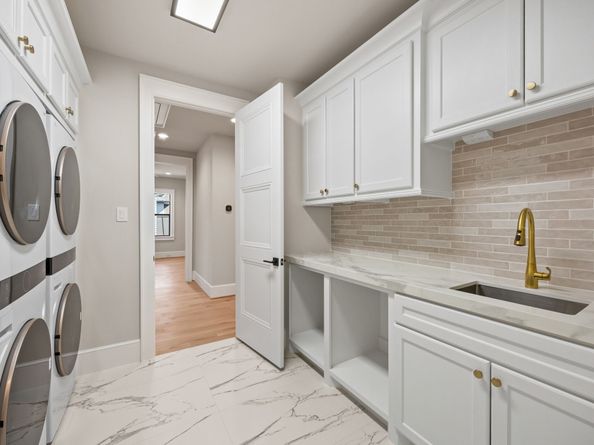 4902 Oak Forest Drive, Houston TX 77018