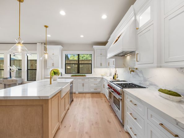 4902 Oak Forest Drive, Houston TX 77018