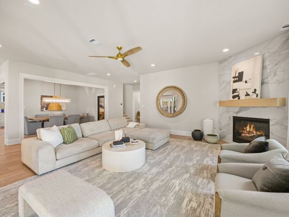 4902 Oak Forest Drive, Houston TX 77018