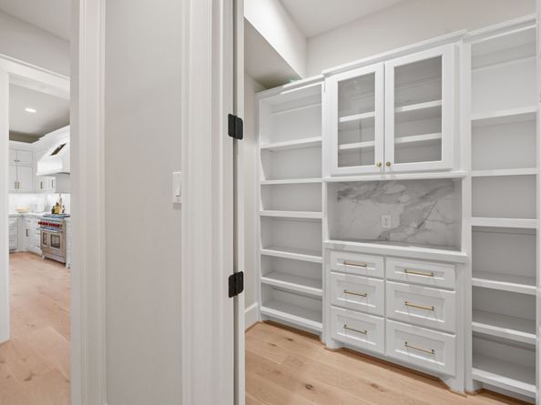 4902 Oak Forest Drive, Houston TX 77018