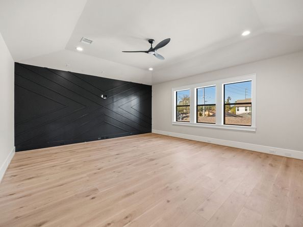 4902 Oak Forest Drive, Houston TX 77018