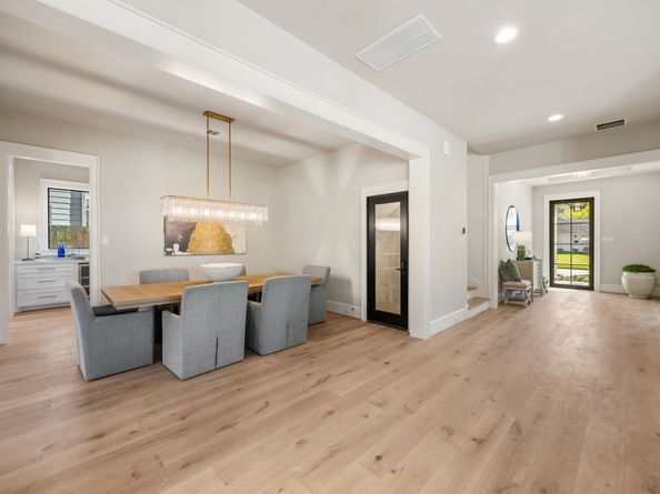 4902 Oak Forest Drive, Houston TX 77018