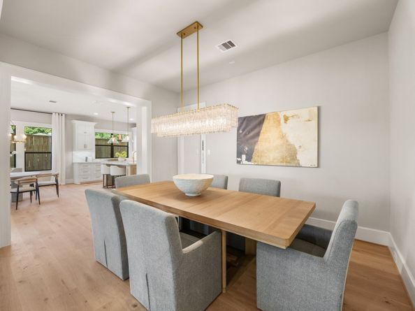 4902 Oak Forest Drive, Houston TX 77018