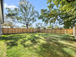 4902 Oak Forest Drive, Houston TX 77018