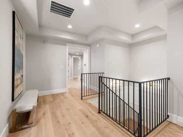 4902 Oak Forest Drive, Houston TX 77018