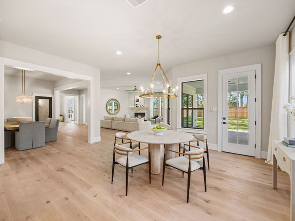 4902 Oak Forest Drive, Houston TX 77018