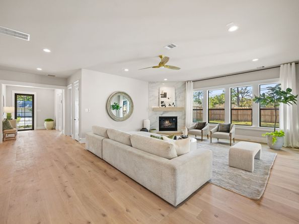 4902 Oak Forest Drive, Houston TX 77018