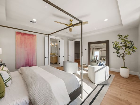 4902 Oak Forest Drive, Houston TX 77018