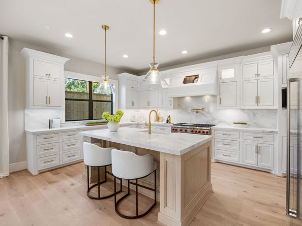 4902 Oak Forest Drive, Houston TX 77018