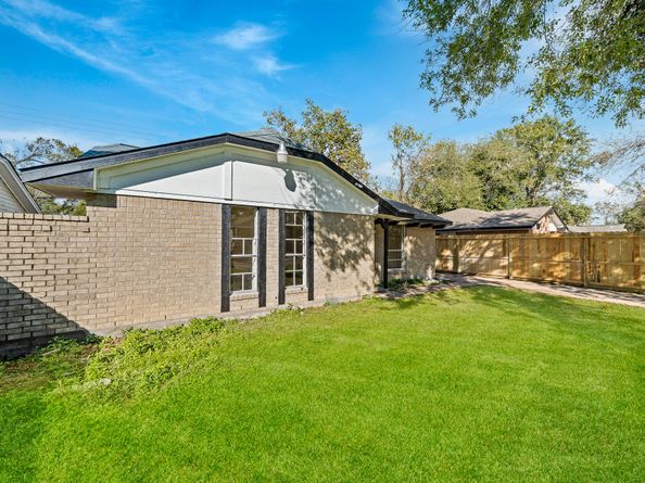 11059 Vailview Drive, Houston TX 77016