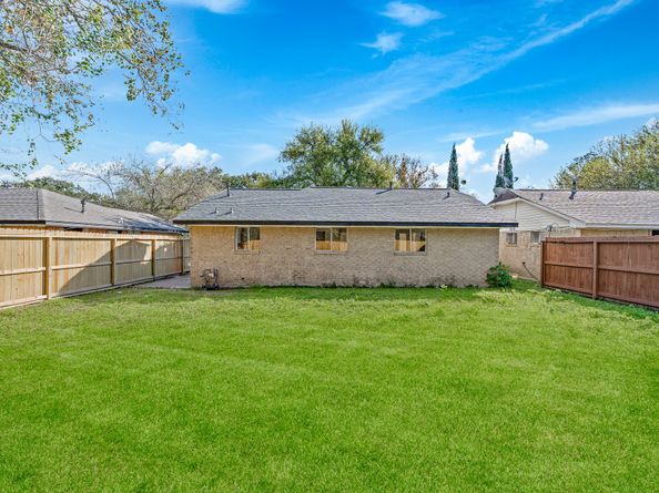 11059 Vailview Drive, Houston TX 77016