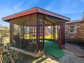 11050 Vailview Drive, Houston TX 77016