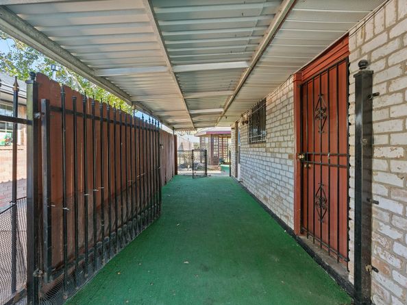 11050 Vailview Drive, Houston TX 77016