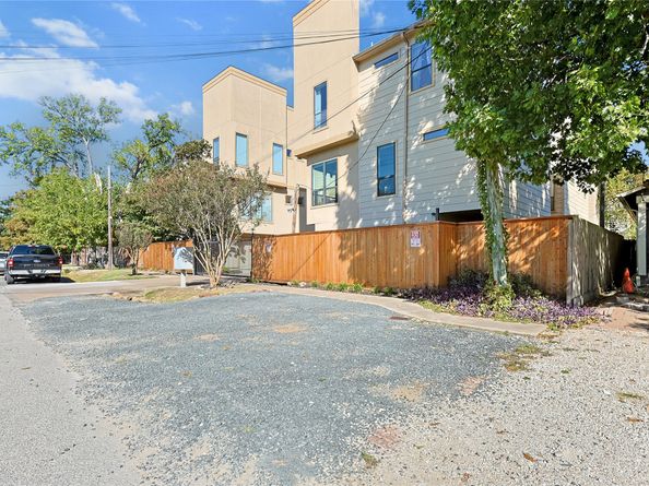1105 W 21st Street A, Houston TX 77008