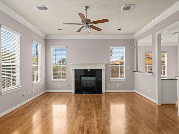 3210 W Park At Beverly Hills, Houston TX 77057