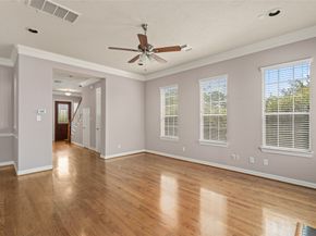 3210 W Park At Beverly Hills, Houston TX 77057