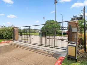 3210 W Park At Beverly Hills, Houston TX 77057