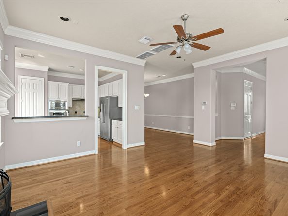 3210 W Park At Beverly Hills, Houston TX 77057