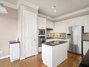 3210 W Park At Beverly Hills, Houston TX 77057