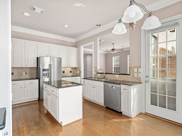 3210 W Park At Beverly Hills, Houston TX 77057