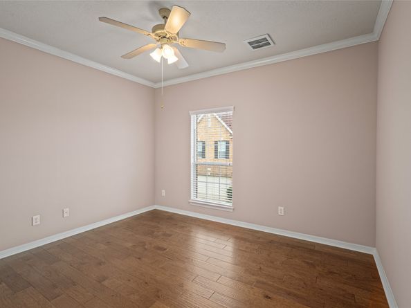 3210 W Park At Beverly Hills, Houston TX 77057
