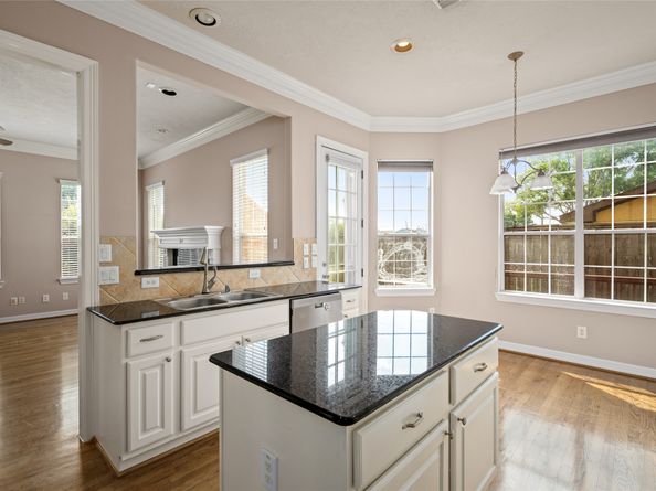 3210 W Park At Beverly Hills, Houston TX 77057