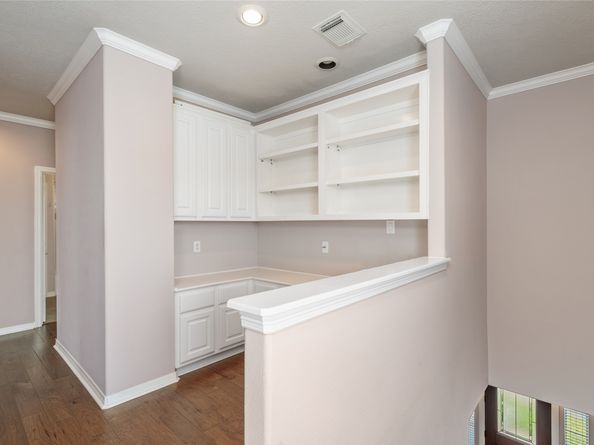 3210 W Park At Beverly Hills, Houston TX 77057