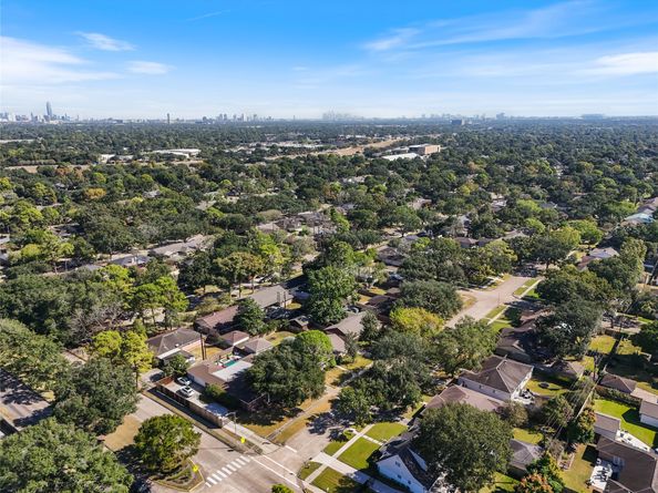 5830 Yarwell Drive, Houston TX 77096
