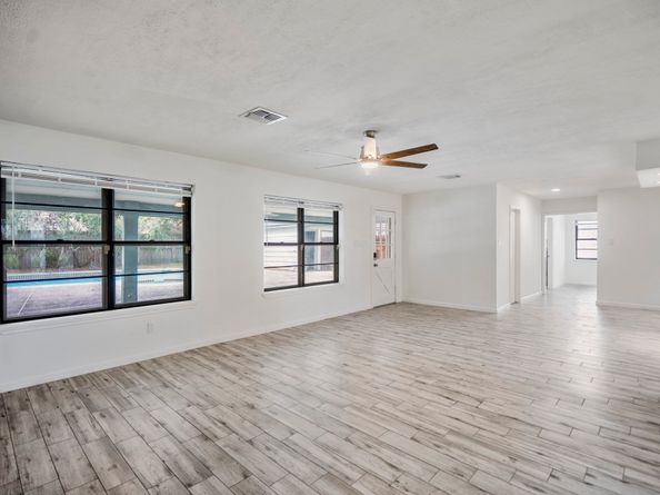 5122 Foresthaven Drive, Houston TX 77066