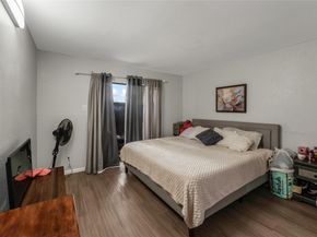 3085 Walnut Bend Lane 11, Houston TX 77042