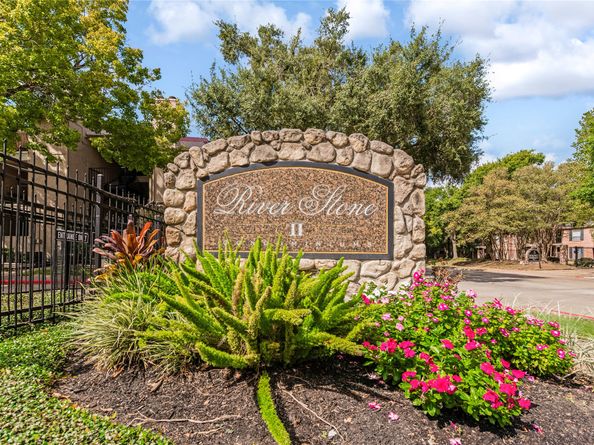 3085 Walnut Bend Lane 11, Houston TX 77042