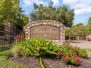 3085 Walnut Bend Lane 11, Houston TX 77042