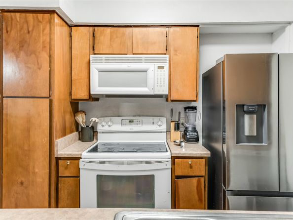 3085 Walnut Bend Lane 11, Houston TX 77042