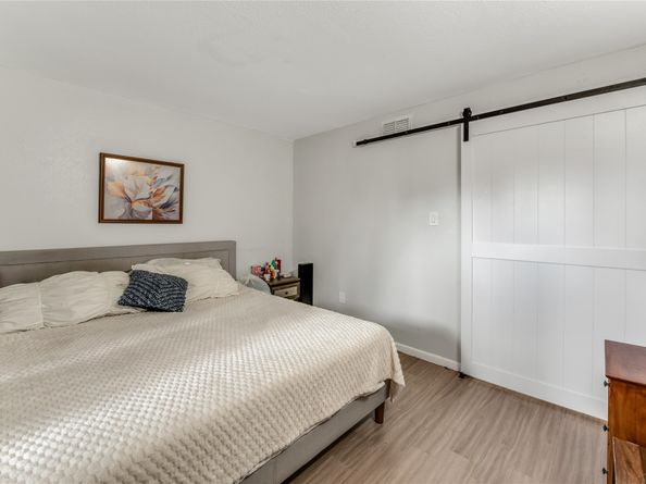 3085 Walnut Bend Lane 11, Houston TX 77042