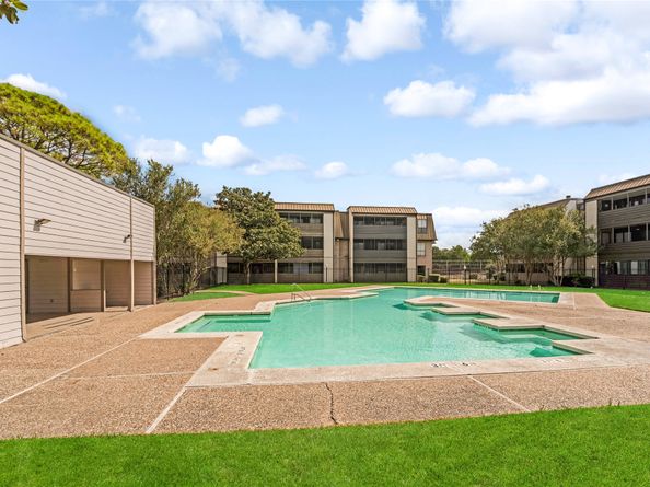 3085 Walnut Bend Lane 11, Houston TX 77042