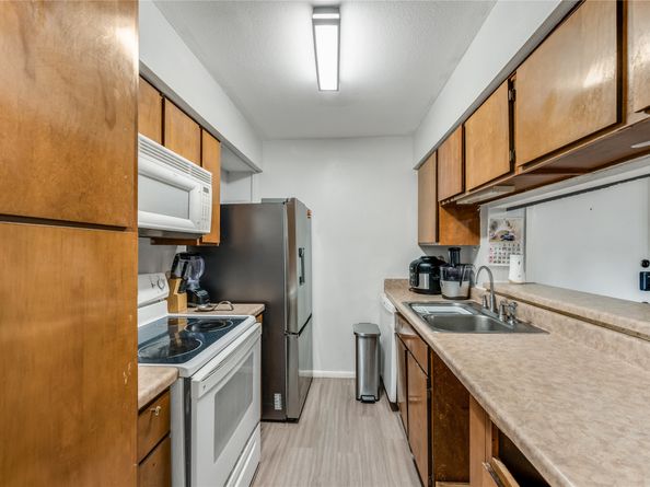 3085 Walnut Bend Lane 11, Houston TX 77042